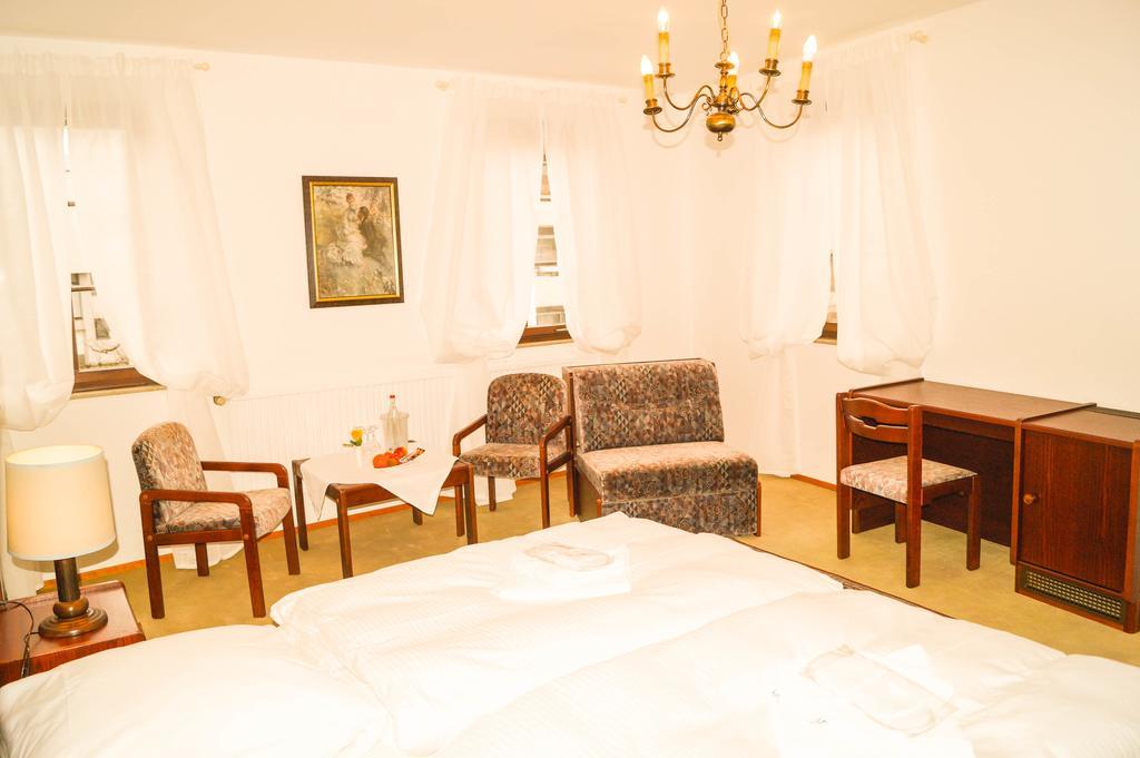 Schlosshotel Hoefingen Леонберг Екстер'єр фото